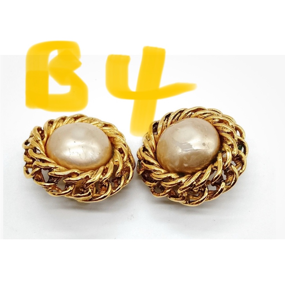 CHANEL Authentic  Gold Plated    Clip Ons Earrings-Preowned As Is Read - Picture 4 of 14